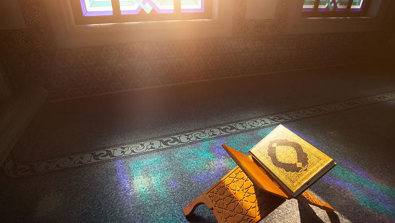كِتَابٌ أَنْزَلْنَاهُ إِلَيْكَ مُبَارَكٌ لِيَدَّبَّرُوا آيَاتِهِ وَلِيَتَذَكَّرَ أُولُو الْأَلْبَابِ